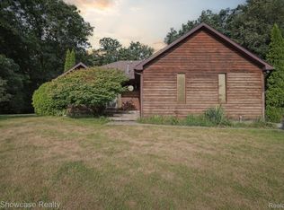 11858 Earl St, Pinckney, MI
