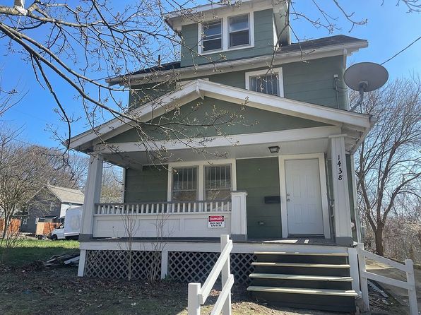 1438 Newton St