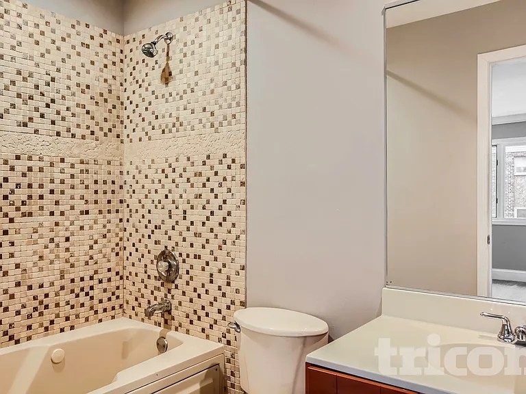 11059 Catherine Dr — Photo 2