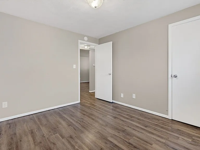 3629 N Leroy Ave — Photo 12