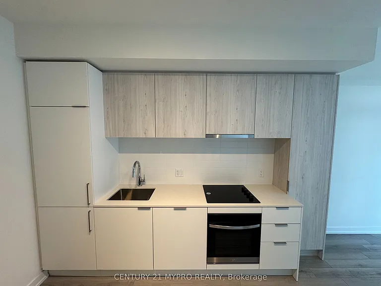 89 Church St #1010 — Photo 2