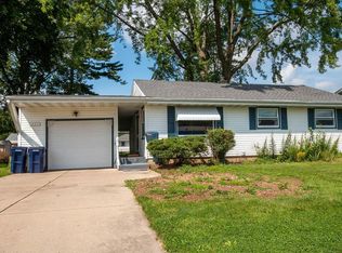1226 S Oakhill Ave, Janesville, WI 53546