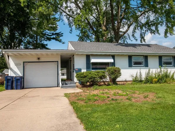 1226 S Oakhill Ave, Janesville, WI 53546
