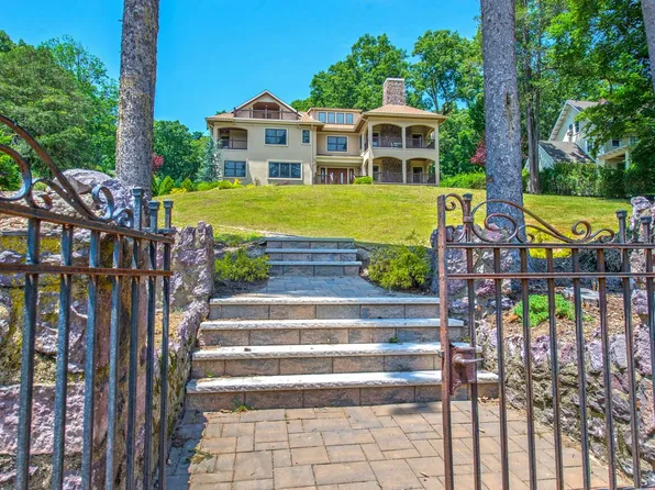 223 Boulevard, Mountain Lakes, NJ 07046