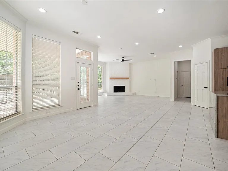 1004 Chimney Hill Trl — Photo 9
