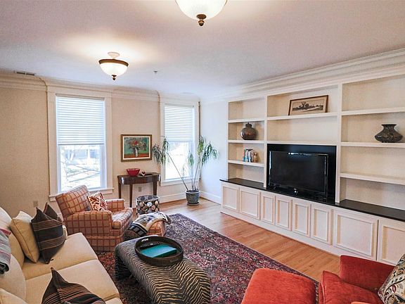 5th image of 45 Greenfield Ave APT 22