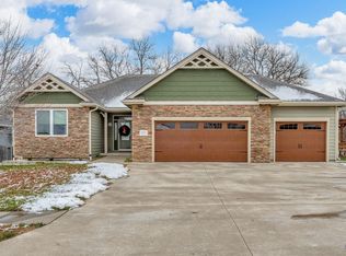 4422 SW Lakeside Dr, Topeka, KS 66610