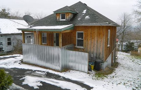 2nd image of 2349 Oswego St