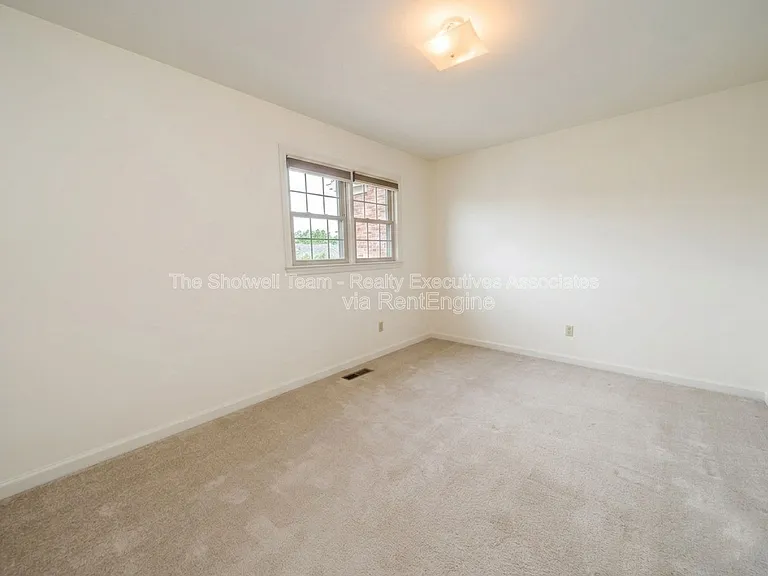 479 Bramblewood Ln — Photo 5
