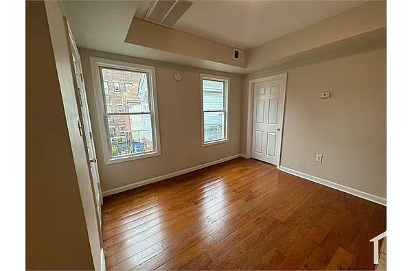 Building Photo - 70 Summer Ave #2