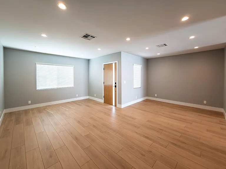 6454 Gentry Ave — Photo 5