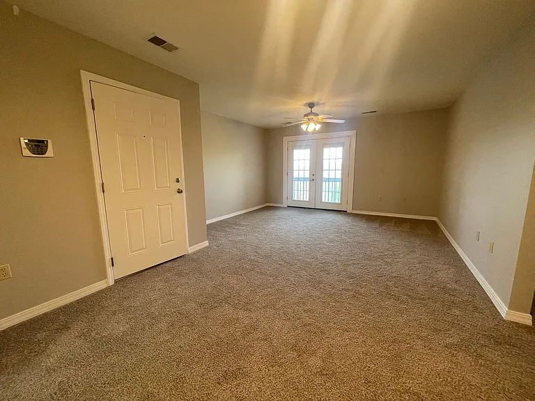 240 Toni Ln #D — Photo 1