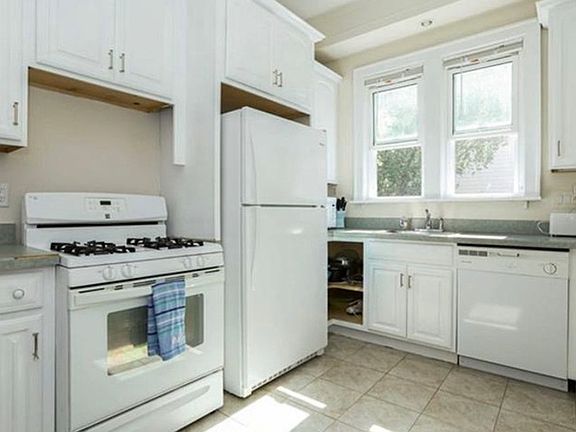 3rd image of 34 Elm St Floor 2