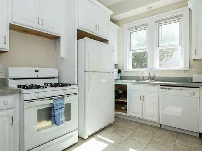 34 Elm St #2 — Photo 3
