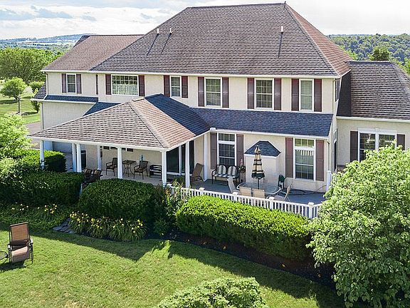 3rd image of 4439 W Wyndemere Cir