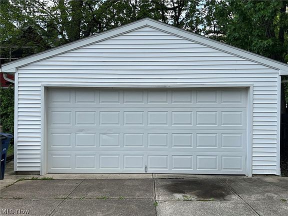2nd image of 2119 Warren Rd