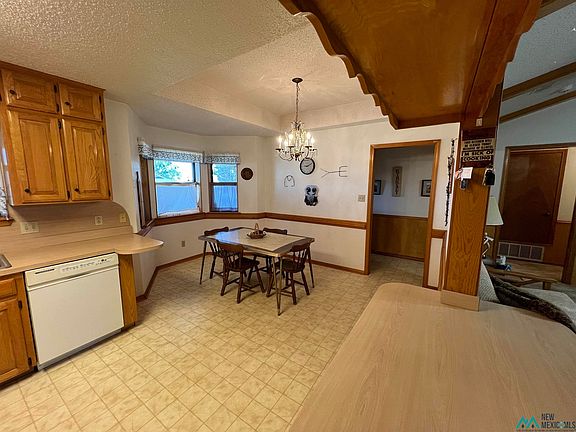 3rd image of 720 Escuela Ave