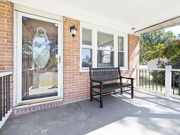 2nd image of 1605 Lyontine Ln