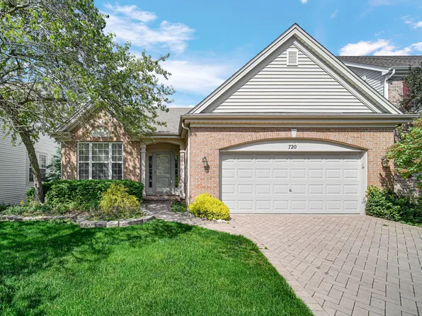 720 Viewpointe Dr, St Charles, IL 60174