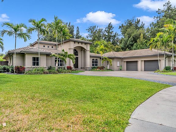 5th image of 6220 SW 57th Place