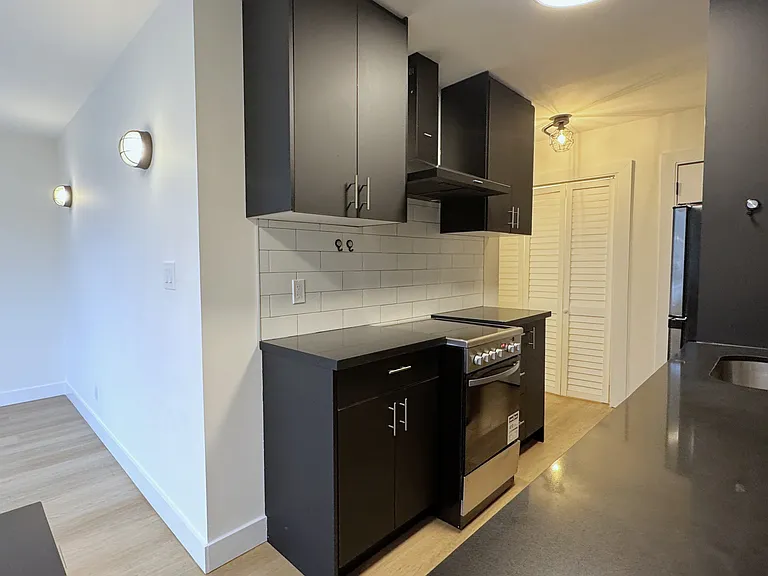 420 Eglinton Ave E #301 — Photo 4
