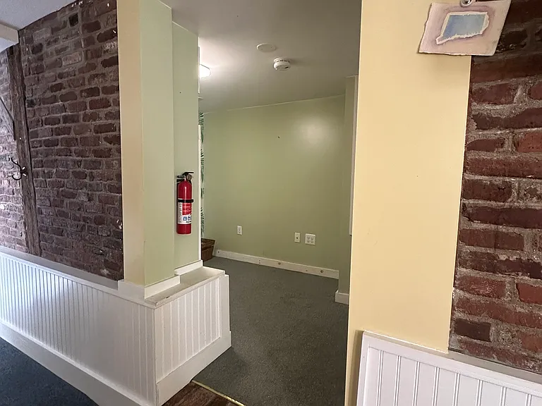560B S East St — Photo 9