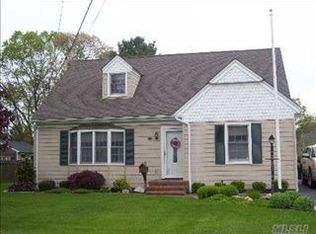 126 Rollstone Ave, West Sayville, NY 11796