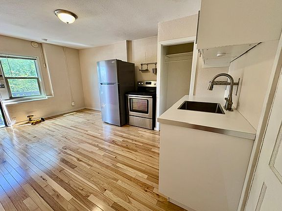 3rd image of 414 S 3rd Ave #9