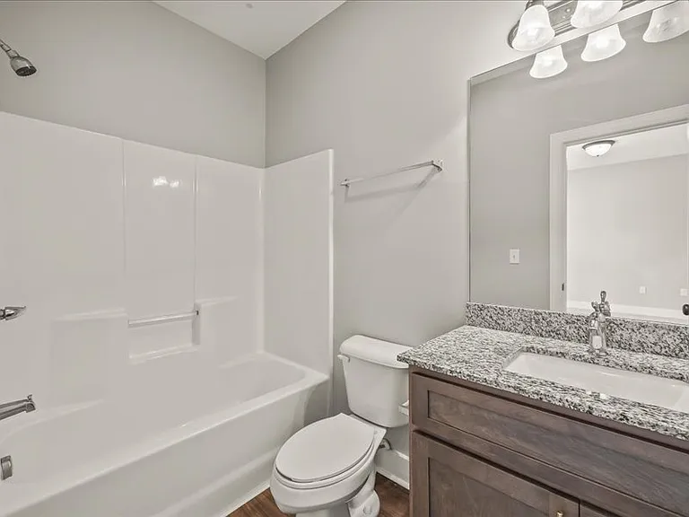 418 W Stevens St — Photo 16