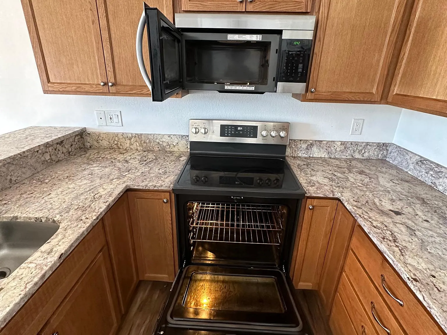 2 bed, 1.5 bath, 1068 sqft, $1,850 — Photo 3