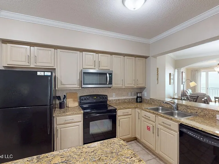 2228 Beach Dr #1002 — Photo 6