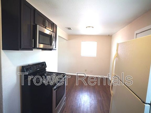 3rd image of 1211 Autumn Ave