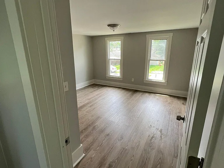 360 N 10th St — Photo 9