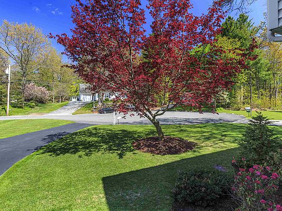 2nd image of 11 Margaret Cir