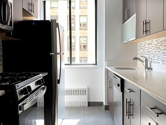 3rd image of 300 Mercer St APT 12E