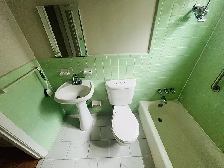 4012 N Hall St #1A — Photo 2