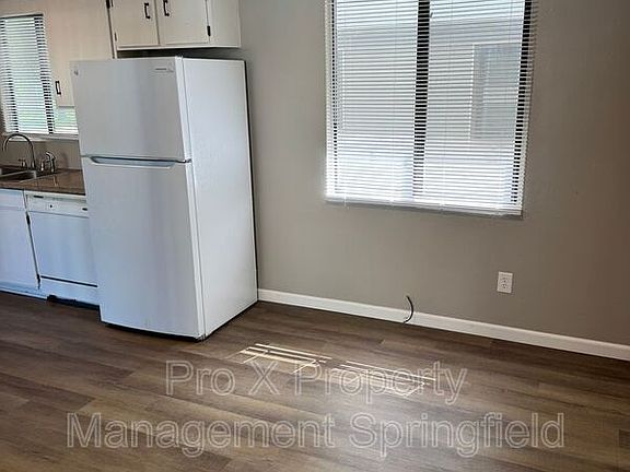 4th image of 1238 E Guinevere St Unit 1