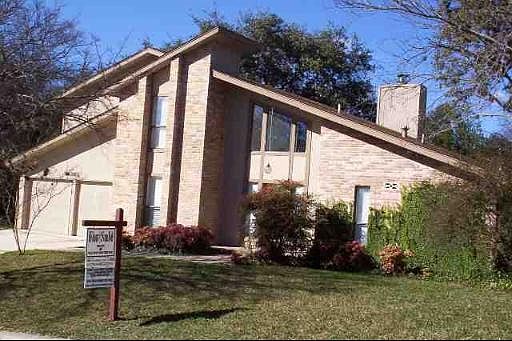 1st image of 3923 ROYAL FOREST DR