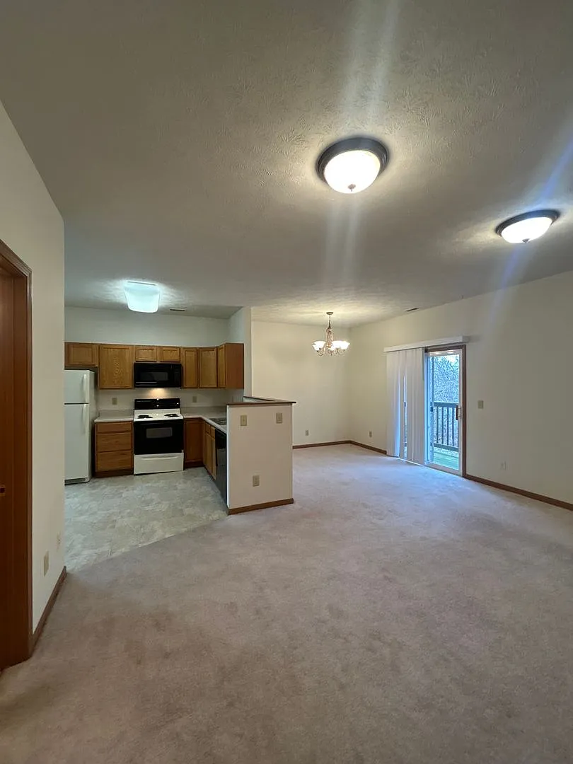3 Bedroom Townhome — Photo 2