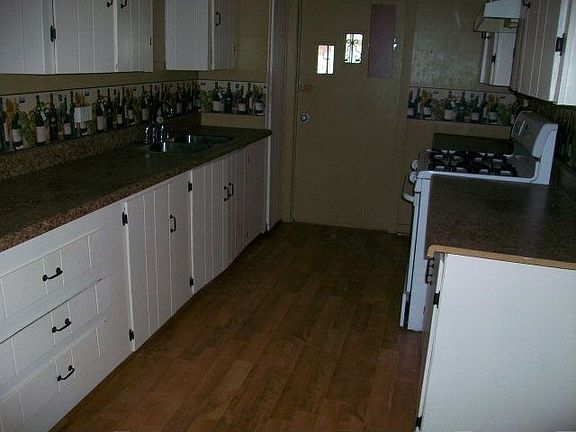 4th image of 2857 Henry Ave