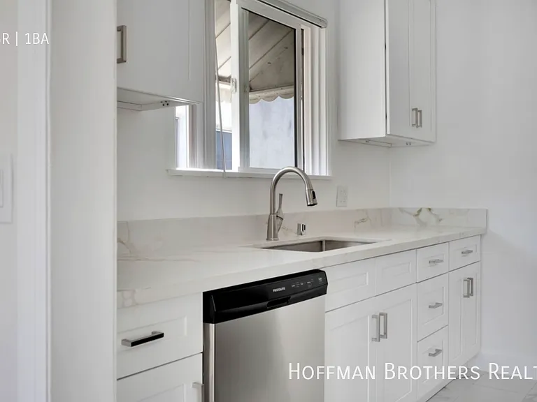 1417 S Holt Ave #7 — Photo 5
