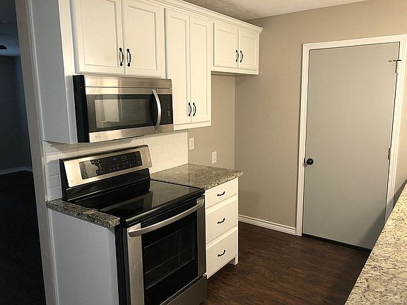 4th image of 1030 Mowbray St