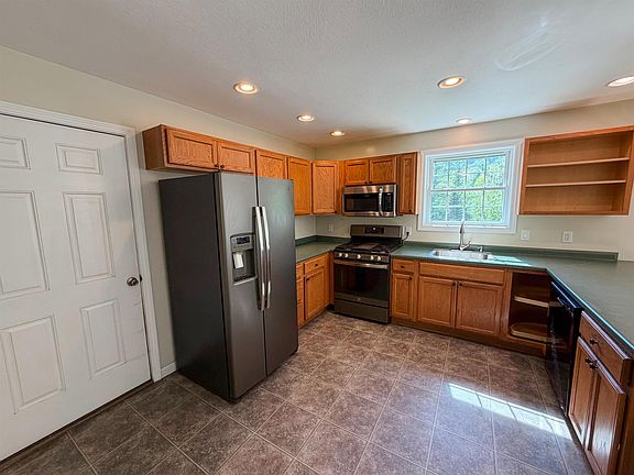 3rd image of 83 Tabor Circle