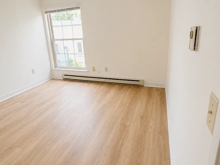 University Park Apartments near Cornell University — Photo 262