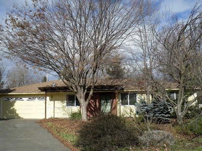 404 James Cir, Talent, OR, 97540