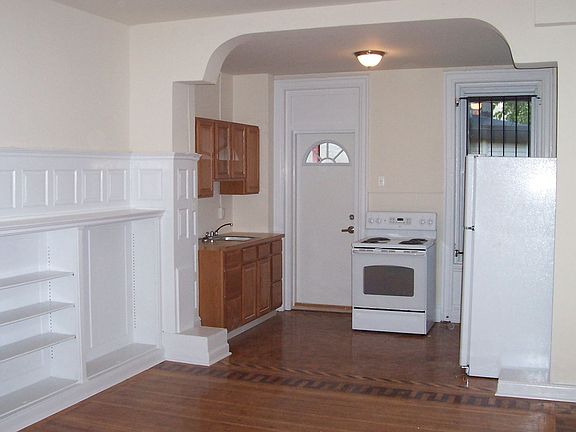 3rd image of 1733 W Montgomery Ave APT 2