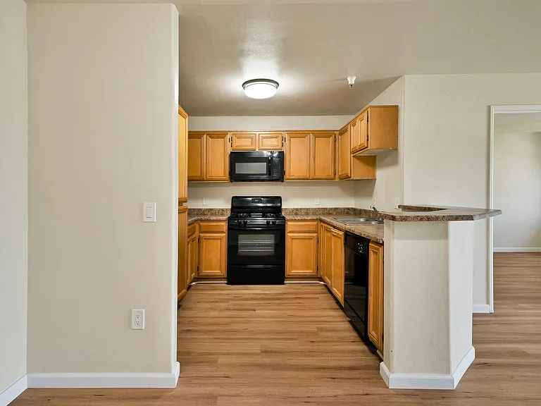 Toscana Apartments — Photo 6