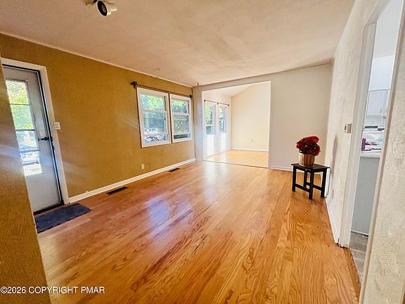 4th image of 77 Ransberry Ave
