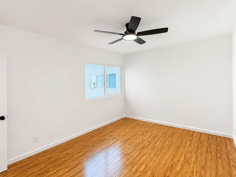 1037 N Genesee Ave #9 — Photo 12