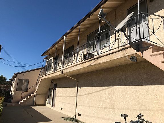 2nd image of 5841 3/4 Camellia Ave